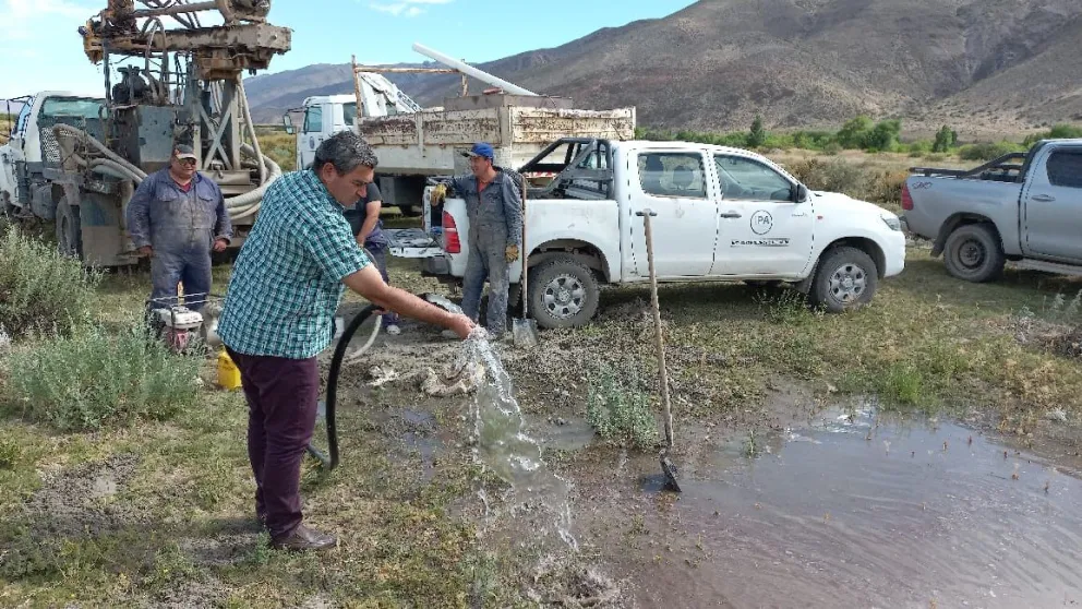 Provincia continúa con trabajos de extracción de agua subterránea para impulsar actividades productivas en el interior 
