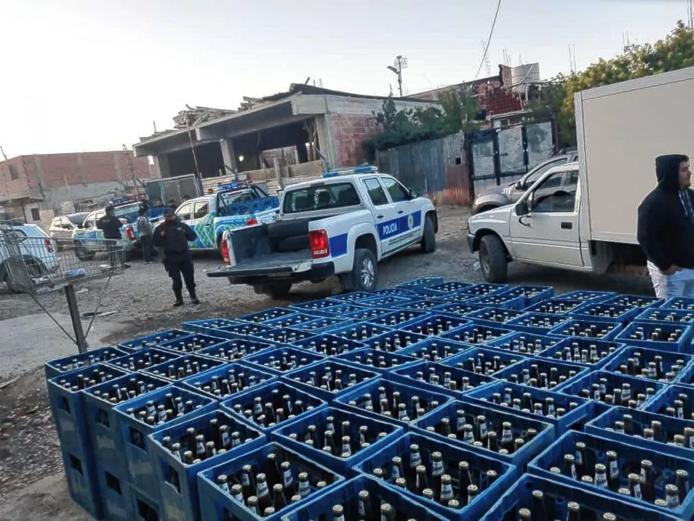 Abrupto final de una fiesta clandestina y decomiso de unos 3.000 litros de bebidas