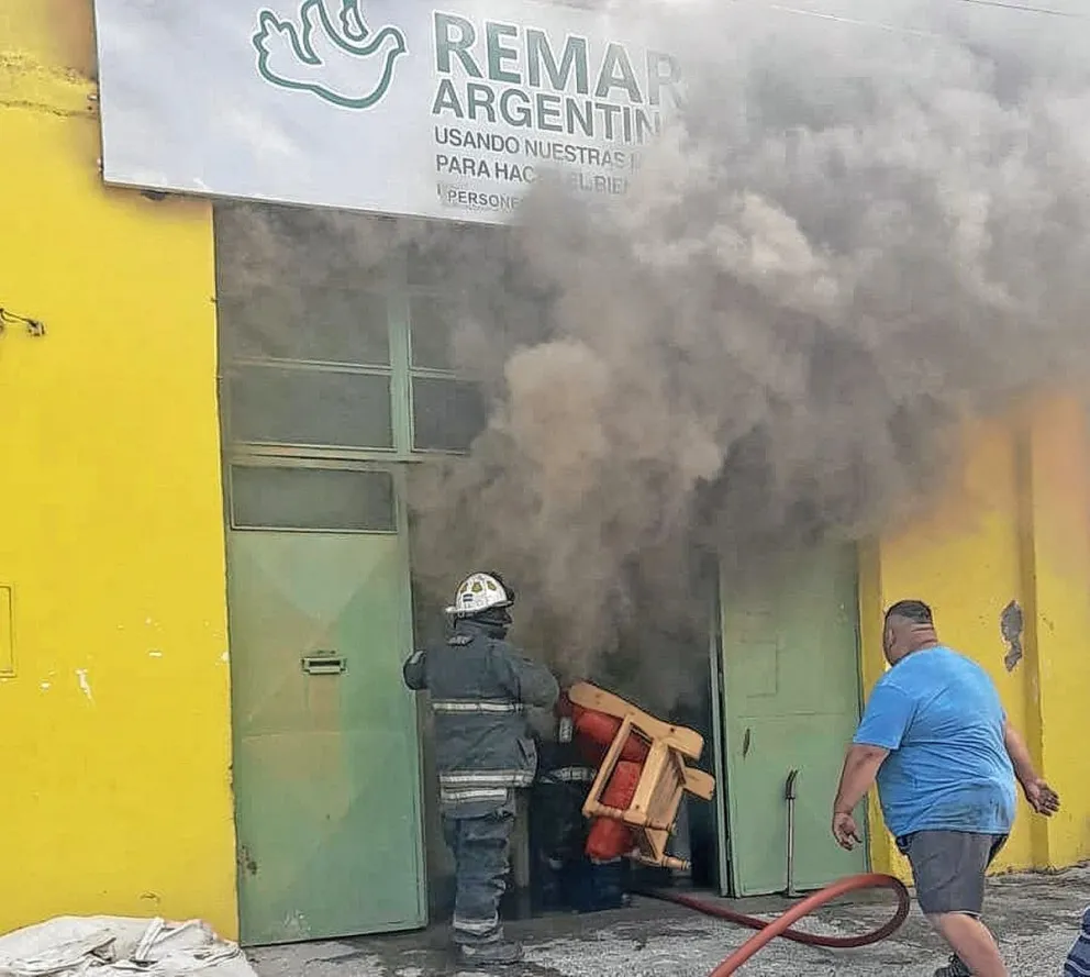 Voraz incendio con pérdidas totales en mueblería del proyecto solidario REMAR