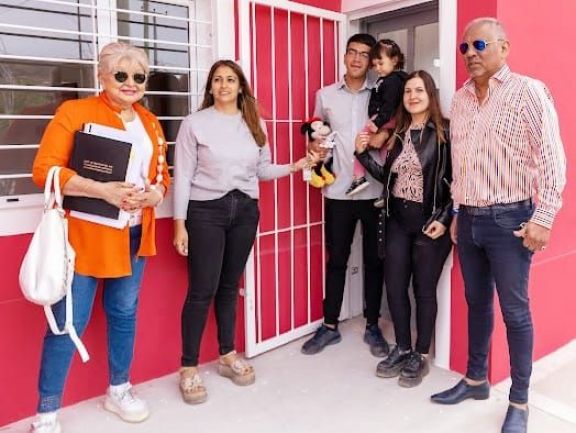La comuna de Cañadón Seco entregó viviendas realizadas con fondos propios