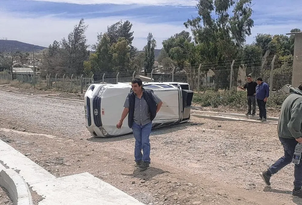 Choque y vuelco en Fracción 14 con un hombre lesionado