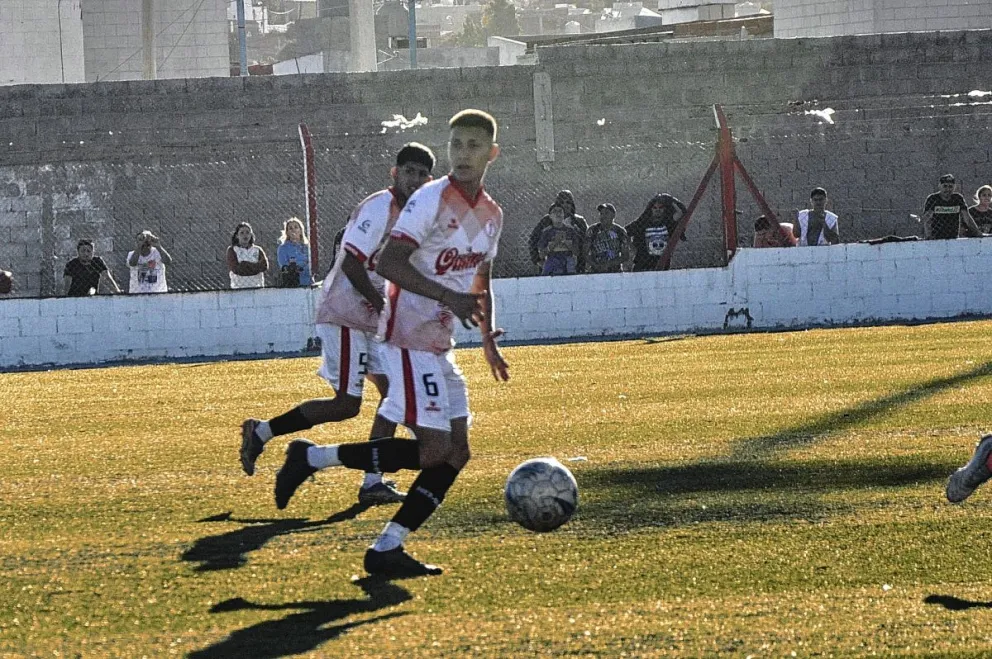 Fútbol: Huracán y Petroquímica definieron las localías