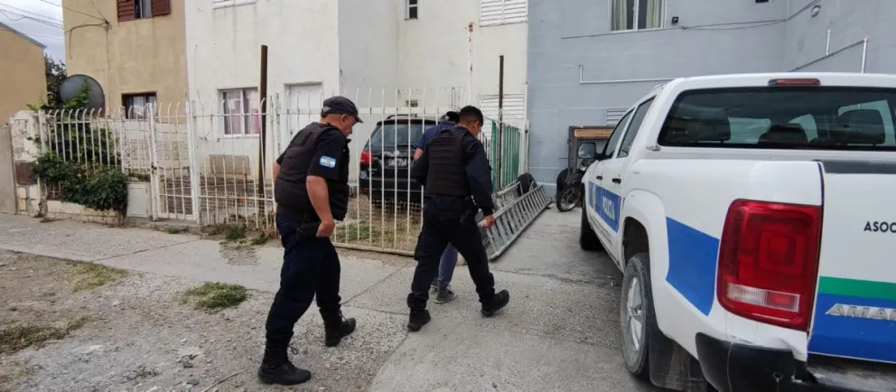 Lo identificaron en cercanías a un incendio y resultó tener pedido de captura 
