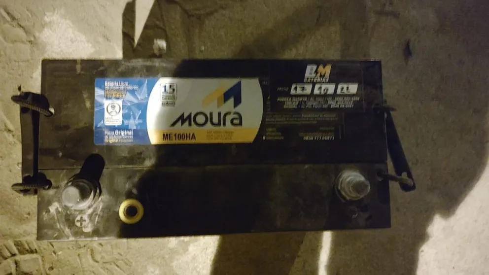 Quisieron robar la batería de un camión y los detuvieron 