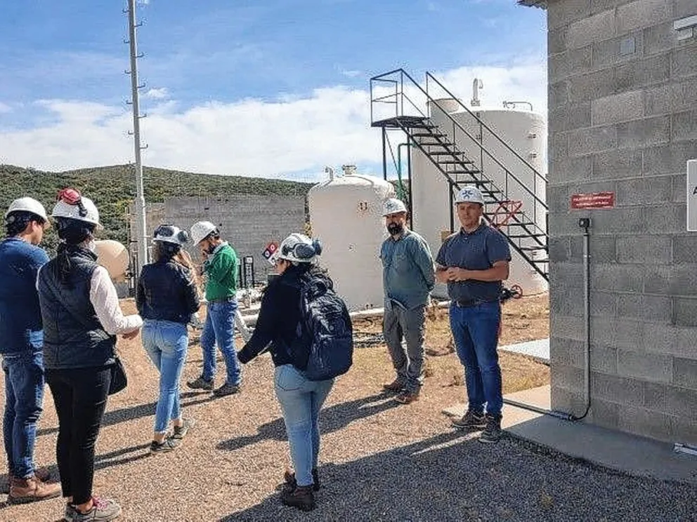 Técnicos del Ministerio de Ambiente se interiorizaron  sobre la Planta de Hidrógeno de Hychico en Comodoro