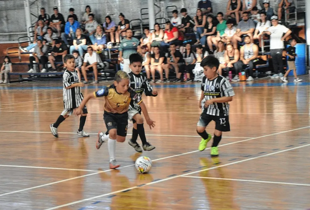 Lanús y Asturiano definen el campeonato en C-7