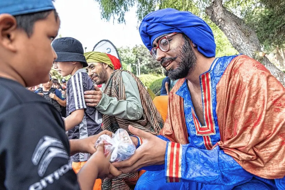 El Municipio acompañó la llegada de los Reyes Magos en la costa céntrica de la ciudad