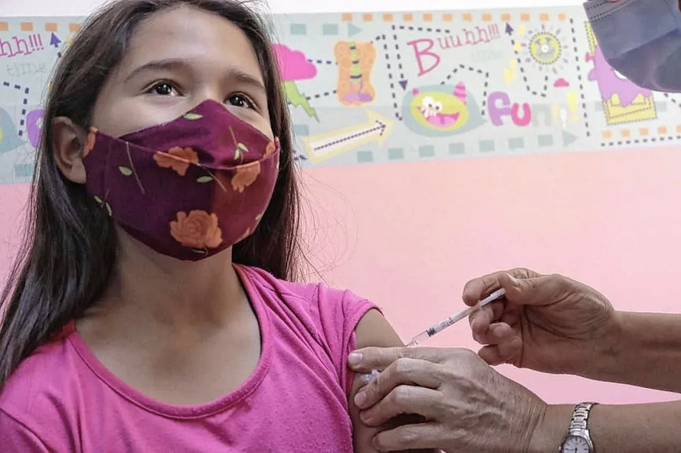 Convocan a aplicar la dosis de refuerzo de Covid-19 en niños, niñas y adolescentes