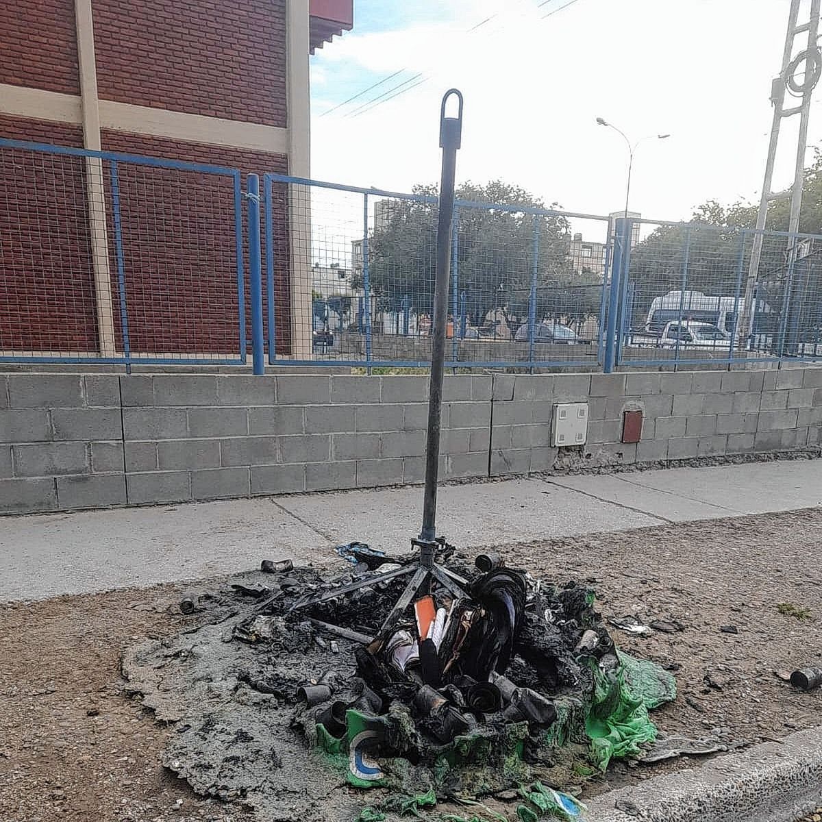 Apareció nuevamente otro iglú de residuos quemado