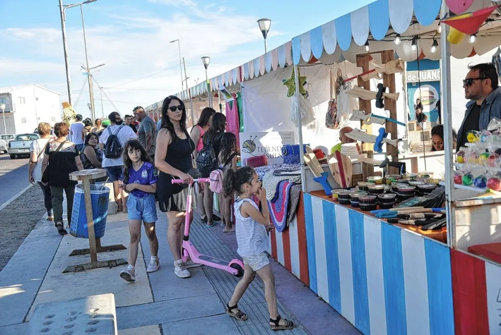 Artesanos y diseñadores concluyeron un fin de semana con mucha circulación de vecinos en la Costanera