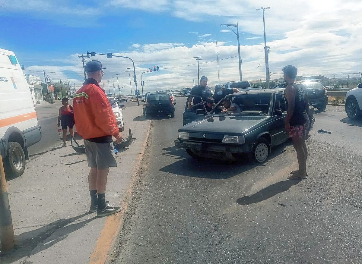 Accidente en Yrigoyen y Constituyentes provoca demoras en el tránsito