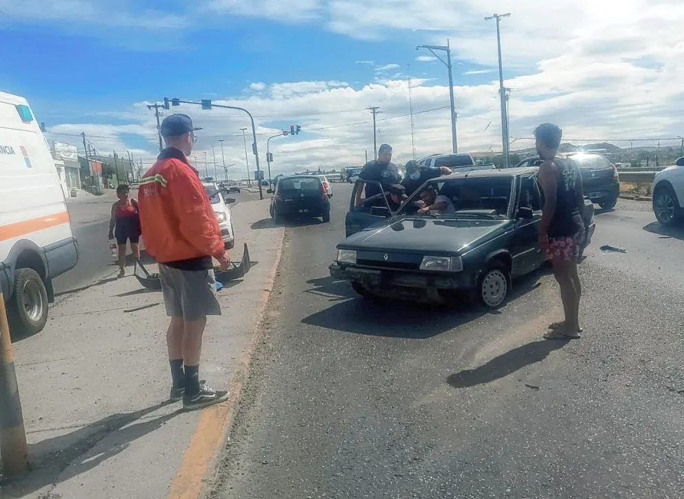 Accidente en Yrigoyen y Constituyentes provoca demoras en el tránsito