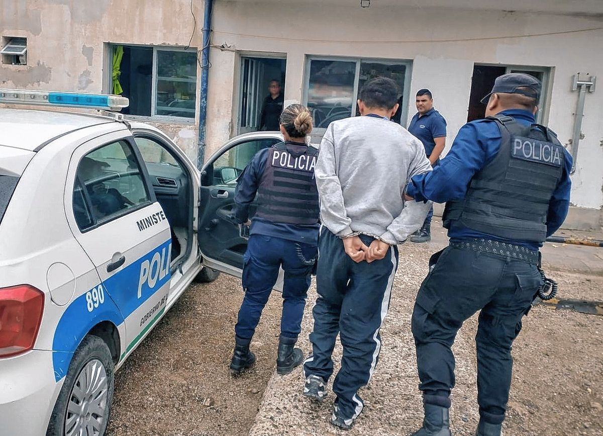 Tenía pedido de captura y lo encontraron en medio de un control