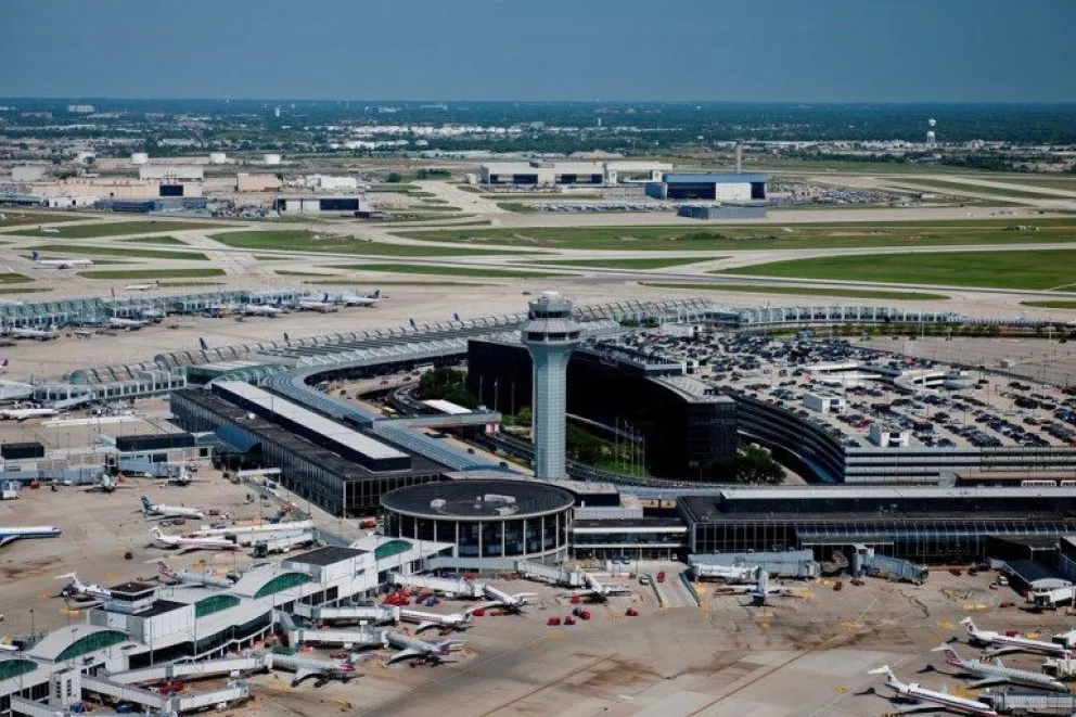 Caos en los aeropuertos de EEUU por una falla técnica que obligó el aterrizaje de todos los vuelos