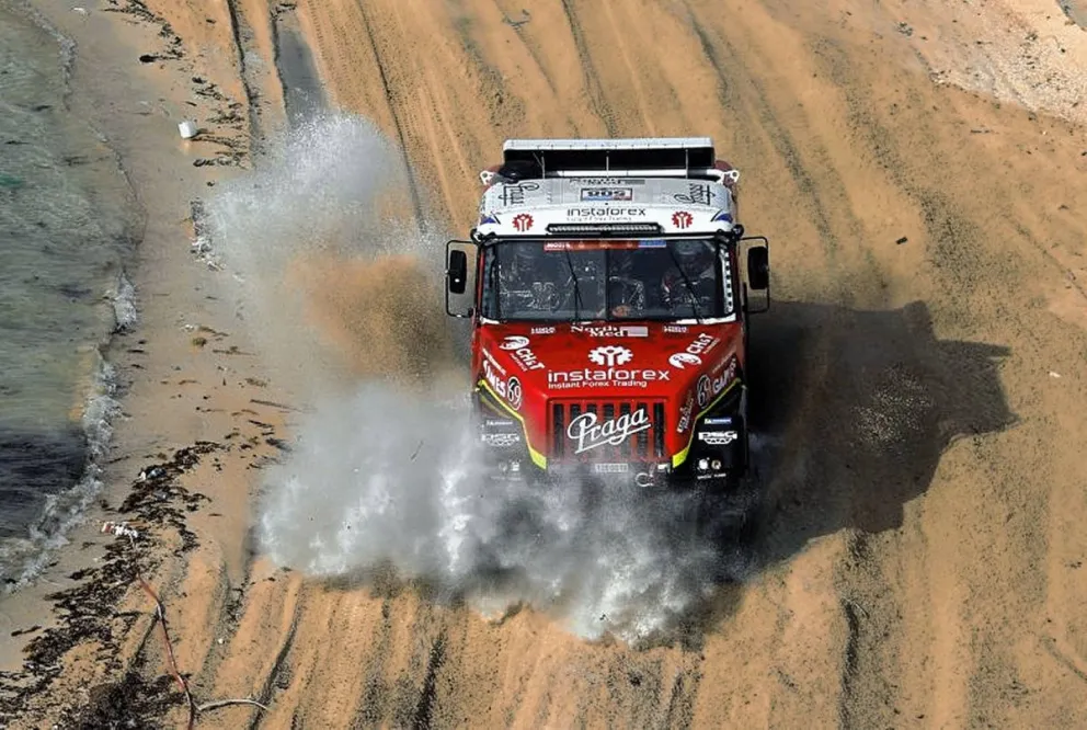 Falleció un espectador en el Rally Dakar tras ser embestido por el camión de Ales Loprais