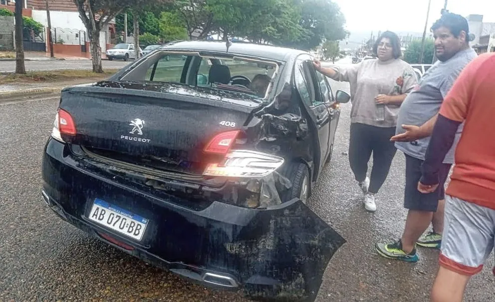 Violento triple choque con lesionados leves