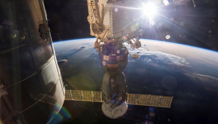 Rusia enviará una nave para rescatar a tres astronautas en la Estación Internacional
