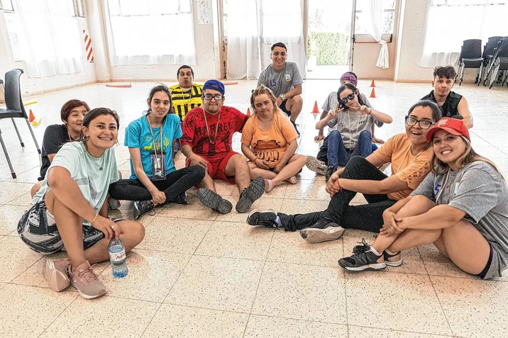 Nutrida participación en la colonia de personas con discapacidad en el Parque Saavedra
