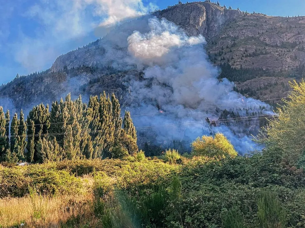 Cordillera: Brigadistas circunscriben incendio en El Pedregoso y controlan otro en Los Cipreses