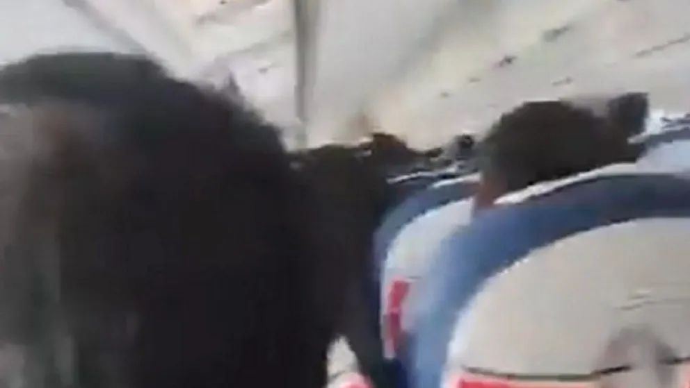 El impactante video que un pasajero subió a sus redes durante la tragedia aérea de Nepal