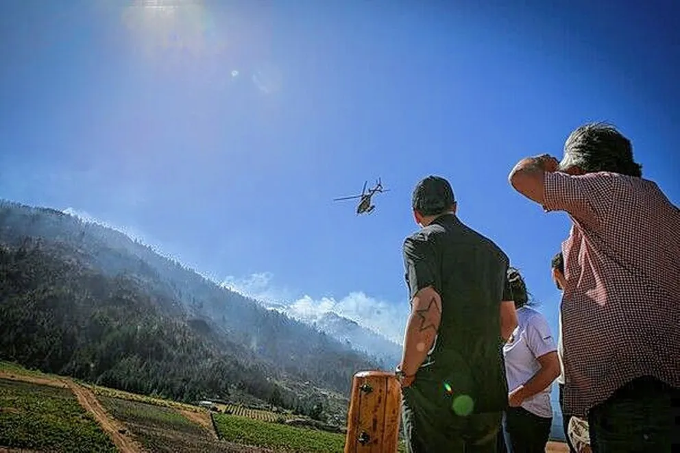 Cabandié supervisó el operativo de combate de incendios forestales en la Comarca Andina