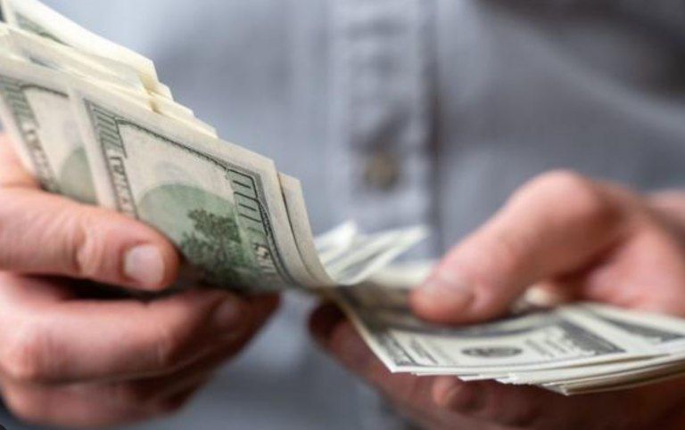Otro fuerte salto del dólar blue