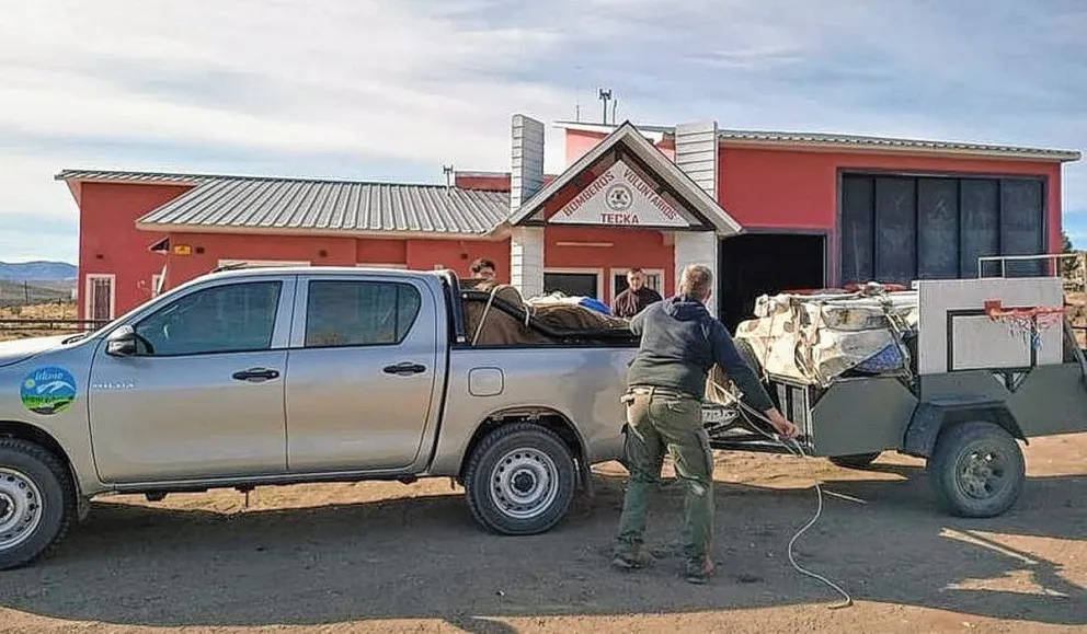 Reúnen donaciones para bomberos de la cordillera