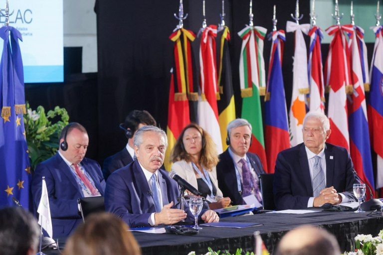 Alberto Fernández buscar fortalecer su imagen al encabezar la cumbre de la CELAC