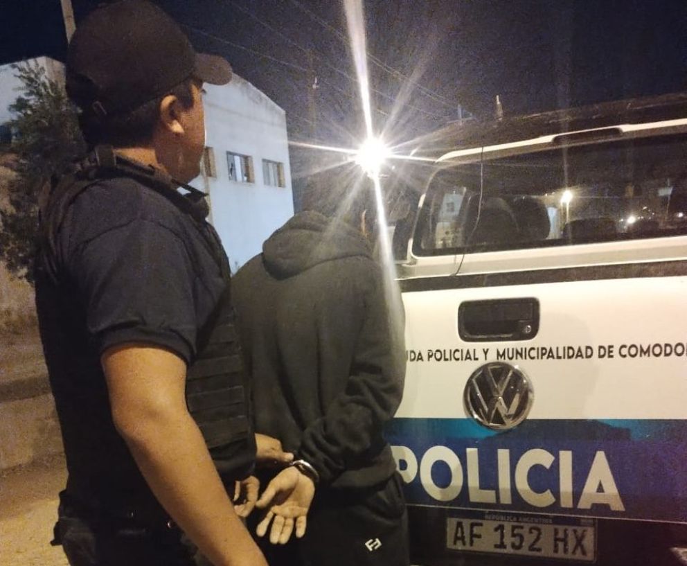 Lo detuvieron por intentar robar la rueda de un auto
