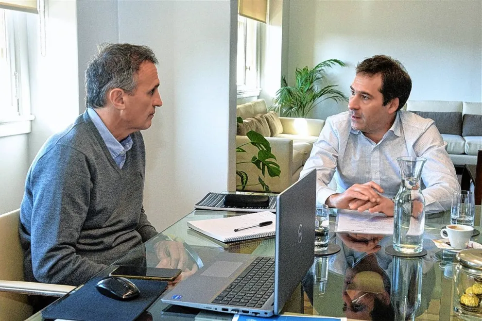 El intendente celebró la licitación de la obra que permitirá regular los caudales que abastecen al Río Senguer provenientes del Lago Fontana