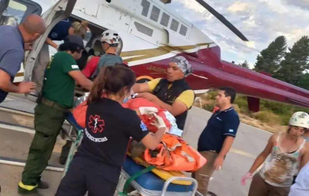 Bariloche: alud sorprendió a una pareja en un sendero de montaña y la mujer sufrió la amputación de la pierna
