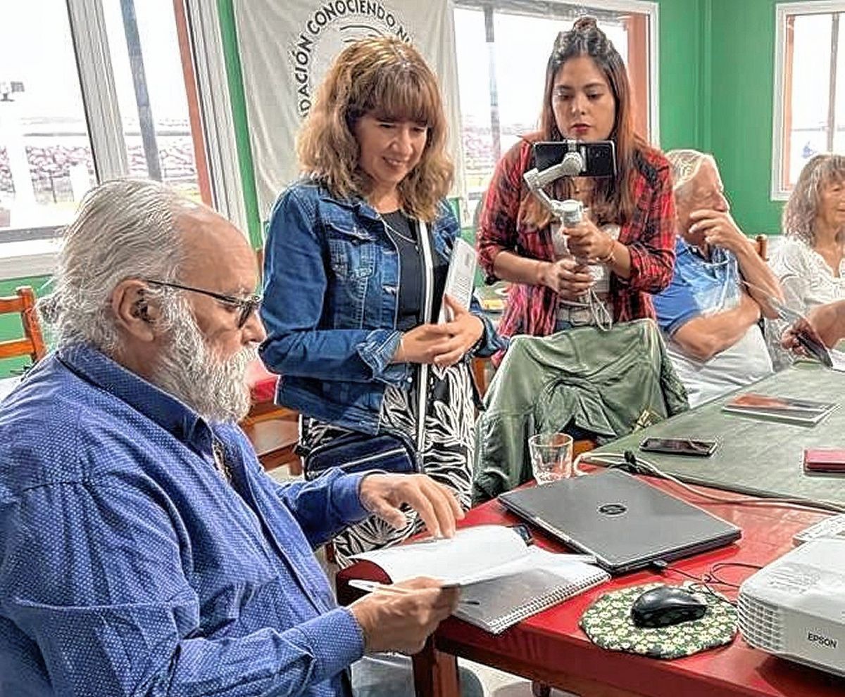 Se realizó exitosa presentación del libro “Los Días de Zorro Curioso y su Familia en los primeros tiempos de la Patagonia