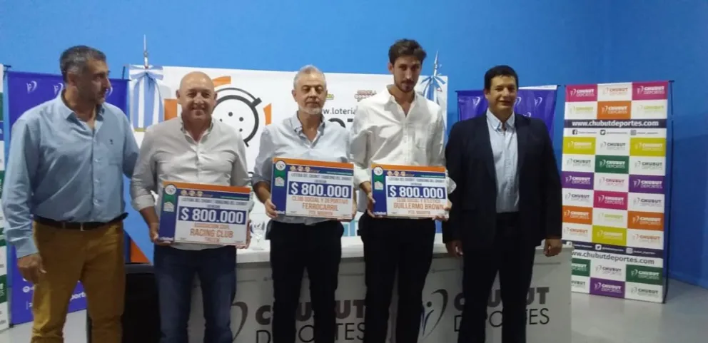 El Gobierno Provincial entregó fondos a equipos que participarán en instancias nacionales
