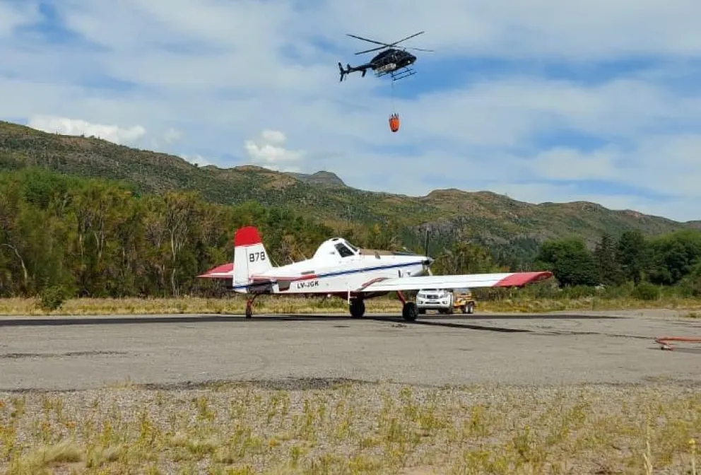 Brigadistas continúan trabajando para controlar incendio en cercanías del Parque Nacional “Los Alerces”