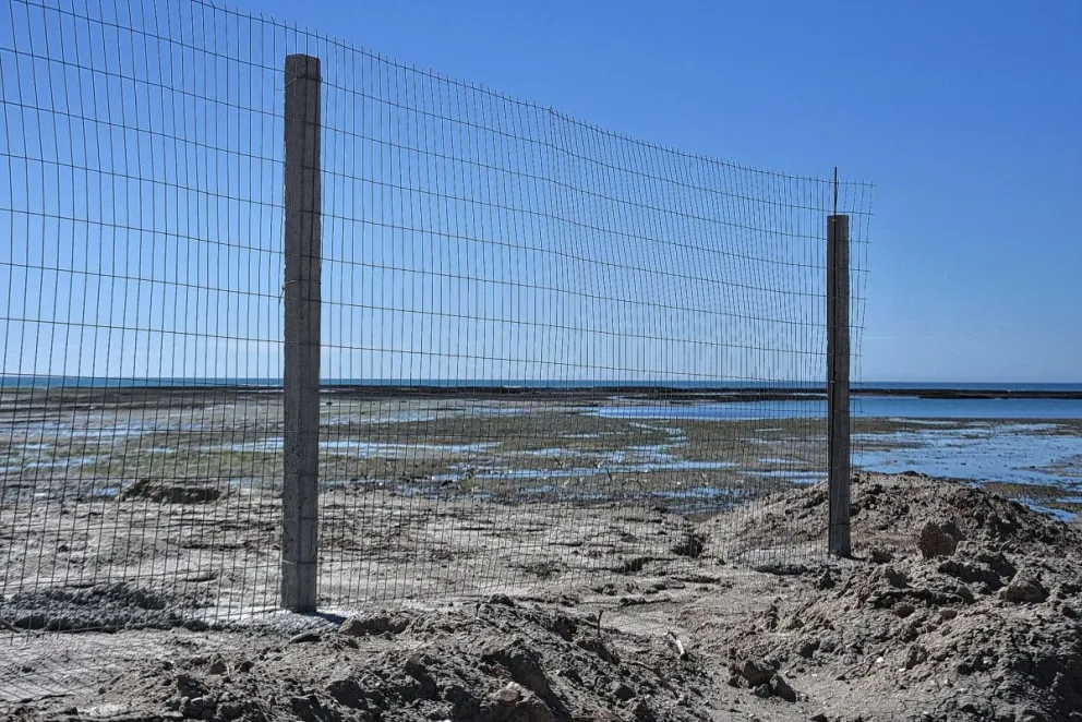 Reclaman que la playa de Kilómetro 8 está cercada  y no tiene el acceso suficiente para la comunidad 