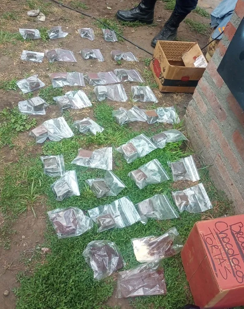 Una comodorense vendía bizcochitos y sobrecitos con drogas en El Bolsón