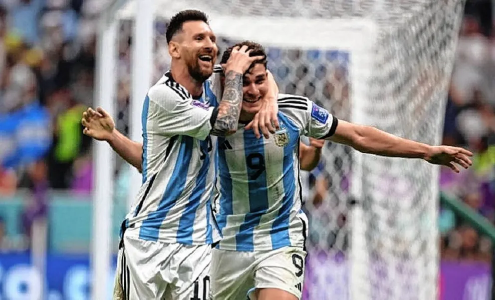 Julián Álvarez: "Ayudar a Messi a ser campeón del mundo es una satisfacción enorme"