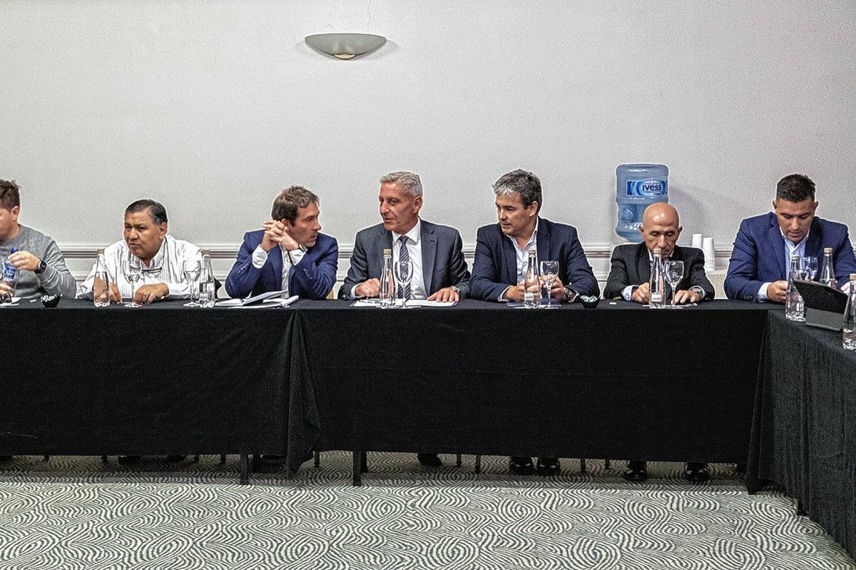 Reunión cumbre para aunar esfuerzos ante la fuga de empresas de servicios especiales hacia Vaca Muerta