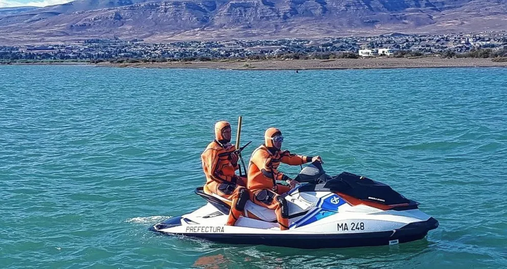 Se suman tres buzos de Puerto Deseado en la búsqueda del kayakista desaparecido en El Calafate