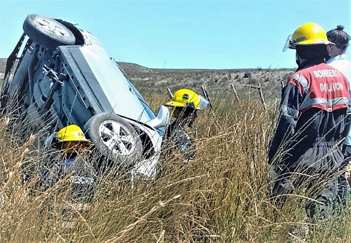 Despiste y vuelco con conductor golpeado cerca de 28 de Julio