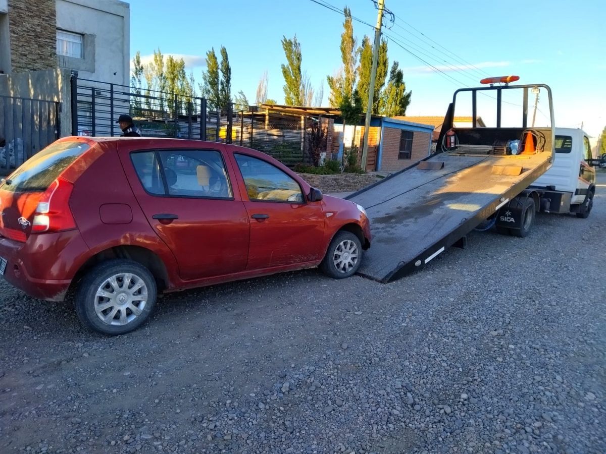 Realizaba maniobras peligrosas, escapó de la policía y resultó estar alcoholizado