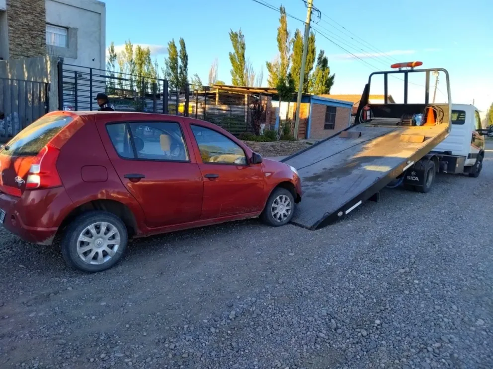 Realizaba maniobras peligrosas, escapó de la policía y resultó estar alcoholizado