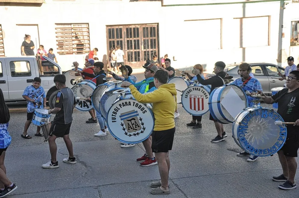 La Batucada Comodorense se prepara para los carnavales que se celebrarán el 20 y 21 de febrero