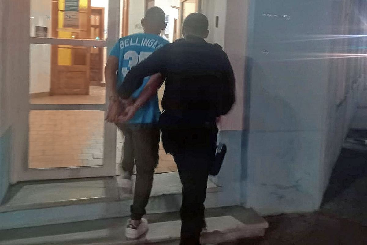 Dos hermanos y ex policía colombiano presos por daños en pub céntrico