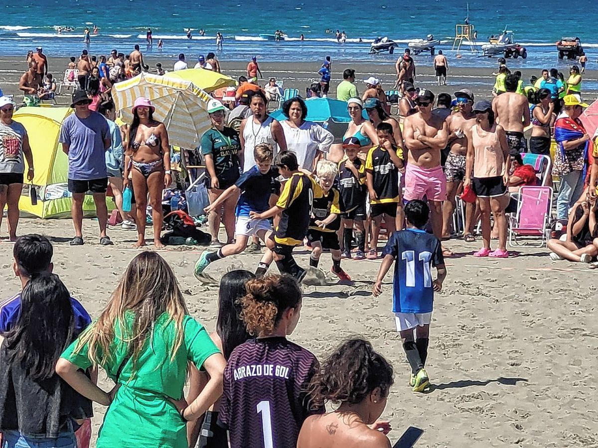 Hubo 60 equipos inscriptos en la XIV edición del torneo de fútbol playero 2023 en Rada Tilly
