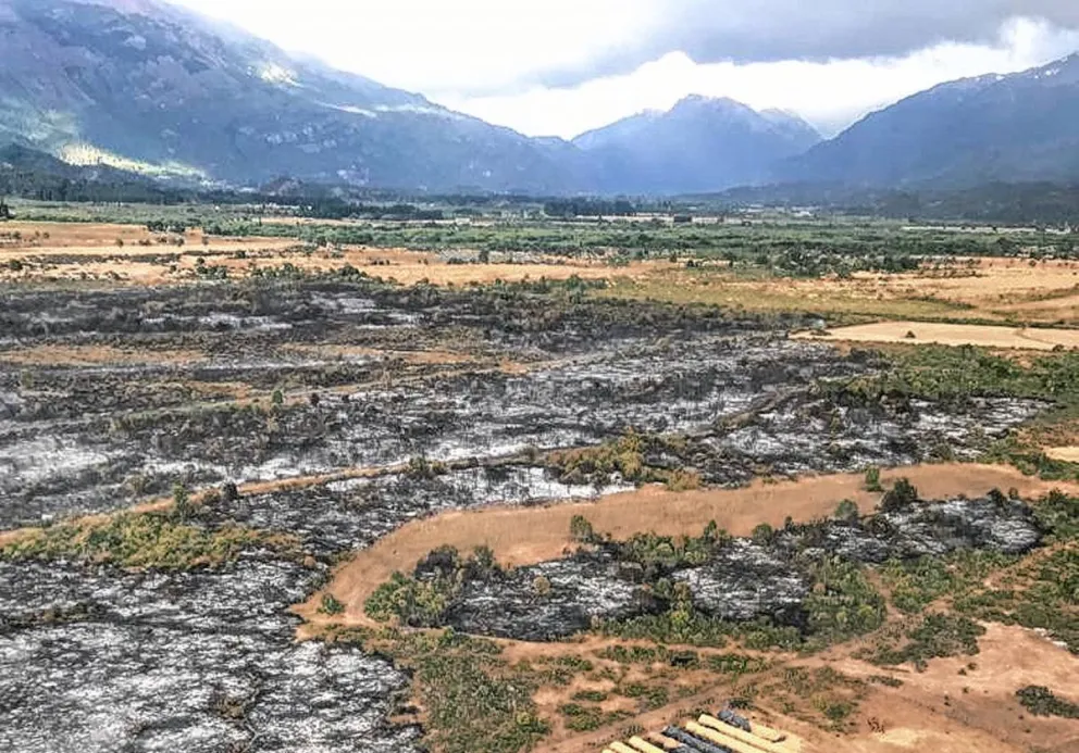 Brigadistas contienen incendios en cercanías del Parque Nacional Los Alerces y en Paso Ancho