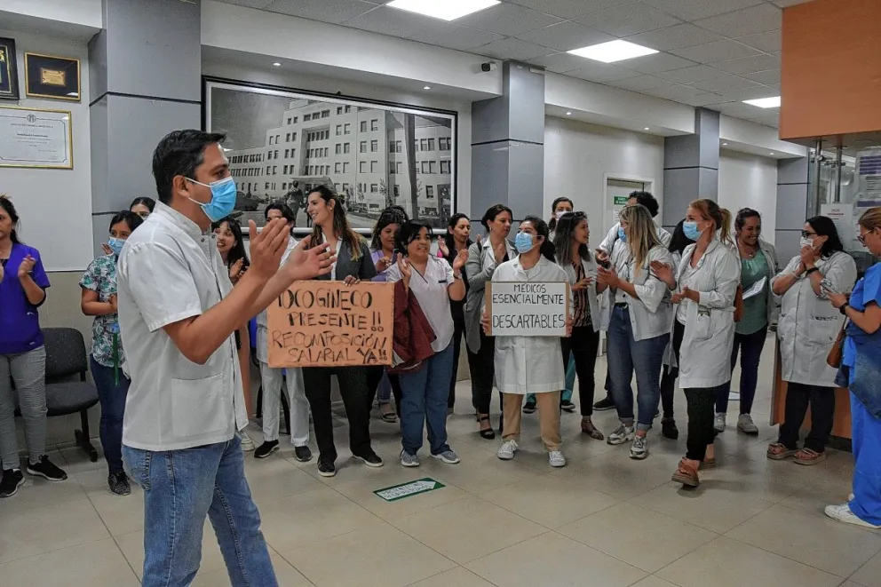 Crisis en salud: “Todos los profesionales que  ingresan se van ante los magros salarios” dijo Abad