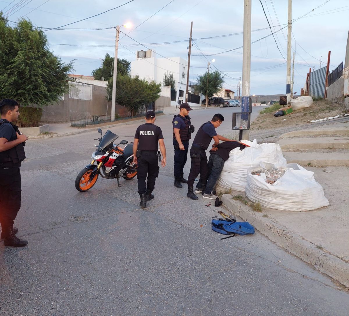 Robó una motocicleta, comenzó una persecución y lograron detenerlo 