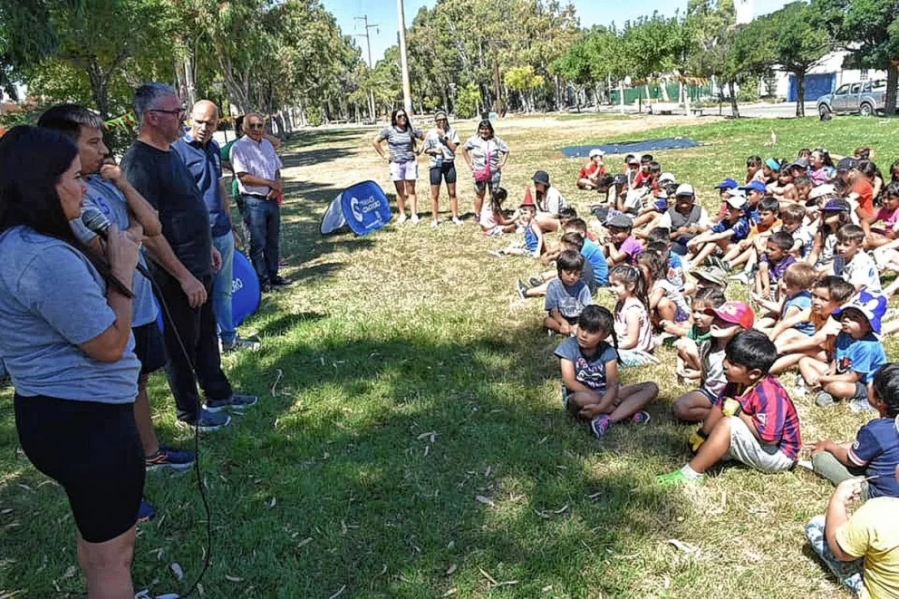 Los colonos de Ciudadela y Laprida recibieron su indumentaria de verano