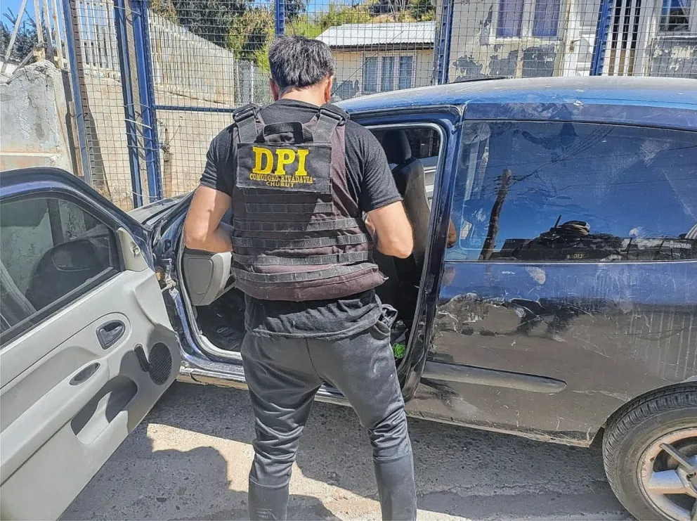 Con un arma, amenazaron a un transeúnte y le robaron sus pertenencias